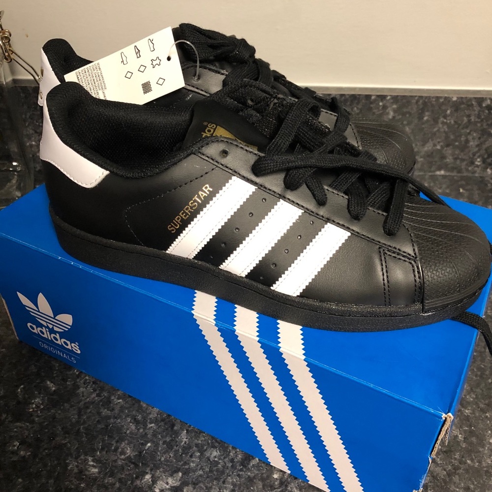 Adidas Superstar Big Kids size 7